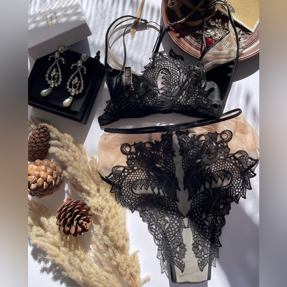 Victoria's Secret dragon set brand new size xs limited edition collection